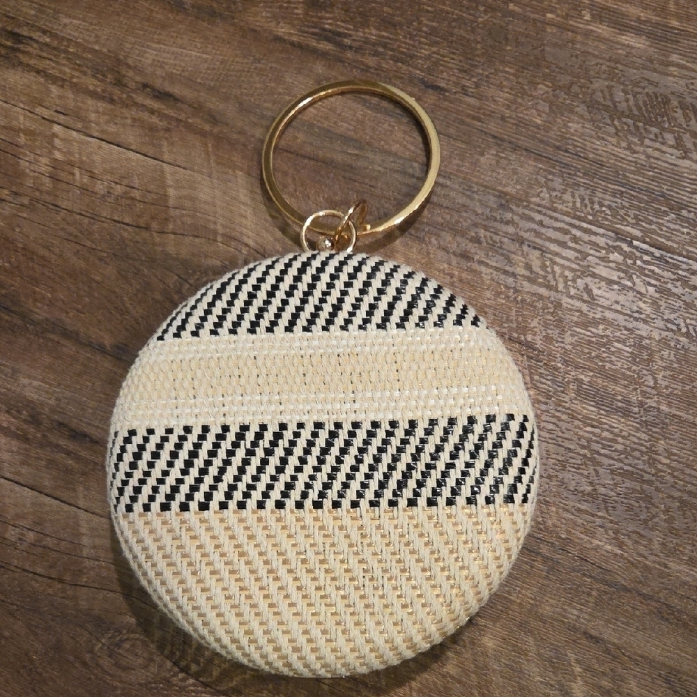 Alessia Round Shoulder, Crossbody, Wristlet Tan and Black Woven Bag - Picture 5 of 9
